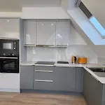 Paradigm Court, Modern 1-Bedroom Apartment